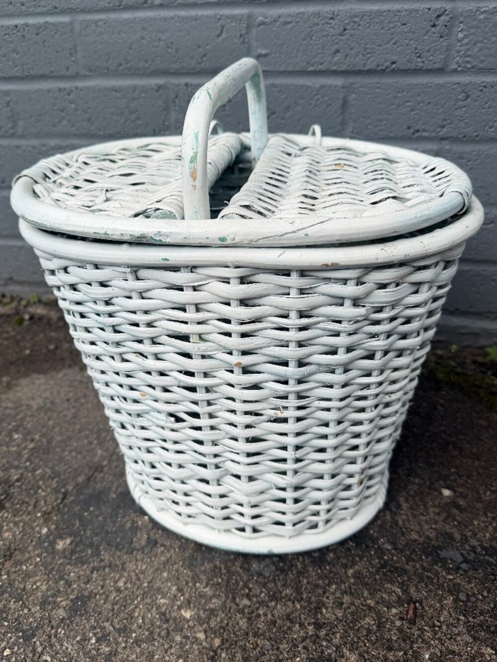 Vintage Shabby Chic White Wicker Hamper Basket with Split Lid